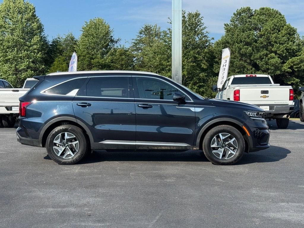 Used 2023 Kia Sorento EX image 2