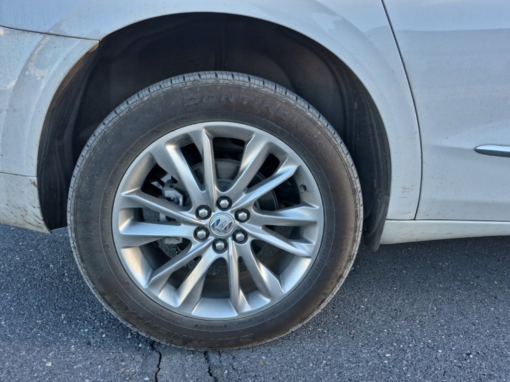 Used 2024 Buick Enclave Avenir image 10