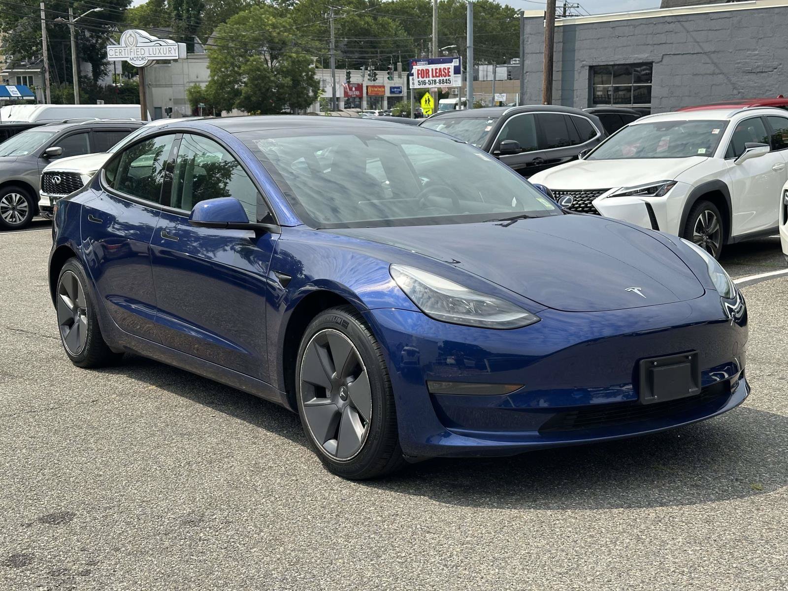 Used 2023 Tesla Model 3 Standard Range RWD image 1