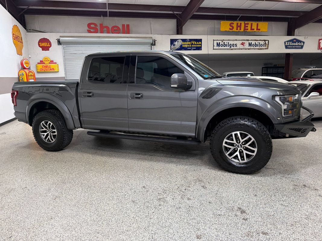 Used 2018 Ford F150 Raptor w/ Equipment Group 802A Luxury AWD/4WD image 9