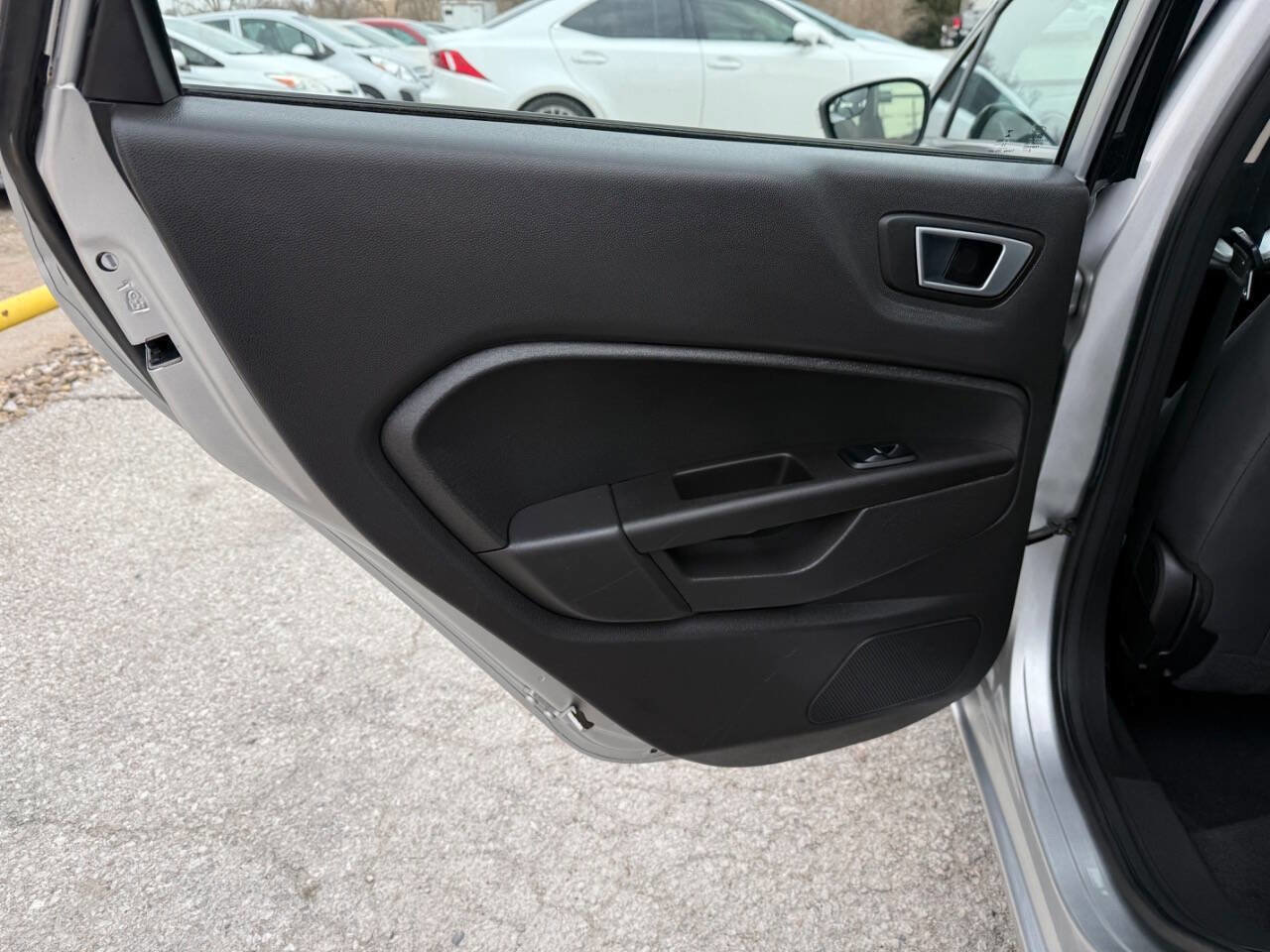 Used 2016 Ford Fiesta SE image 17