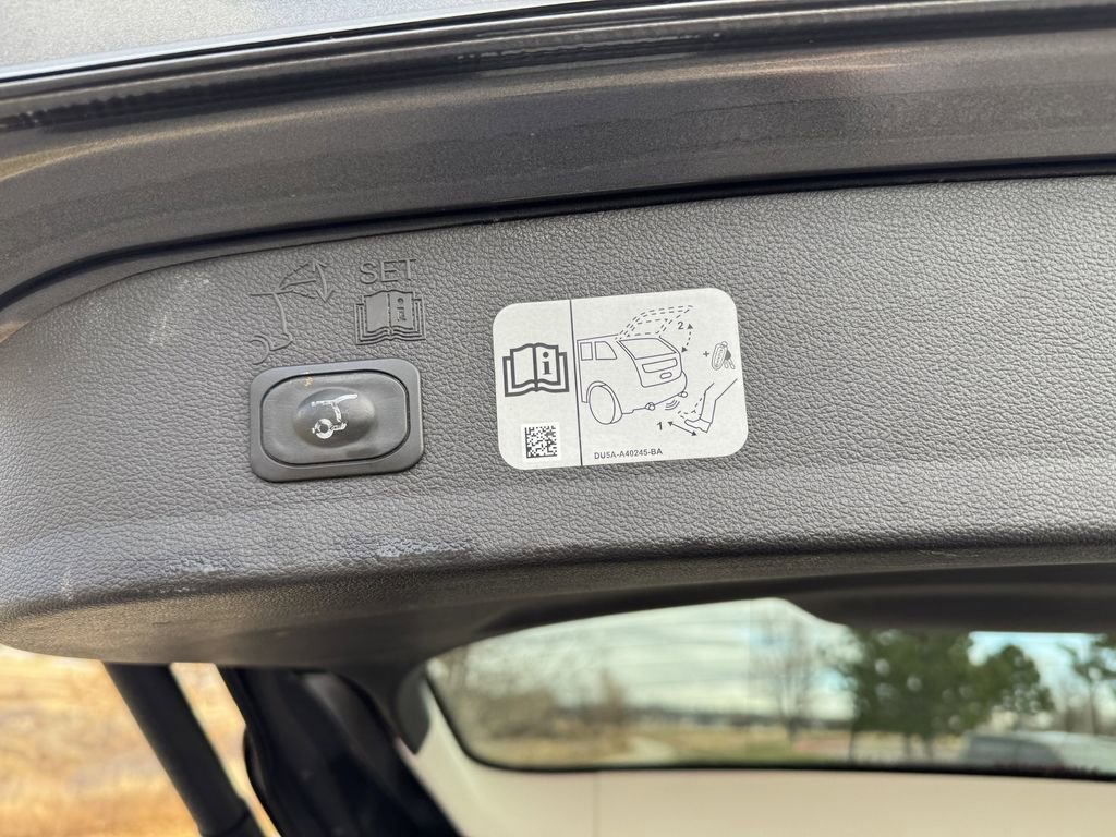 Used 2018 Ford Escape Titanium image 10