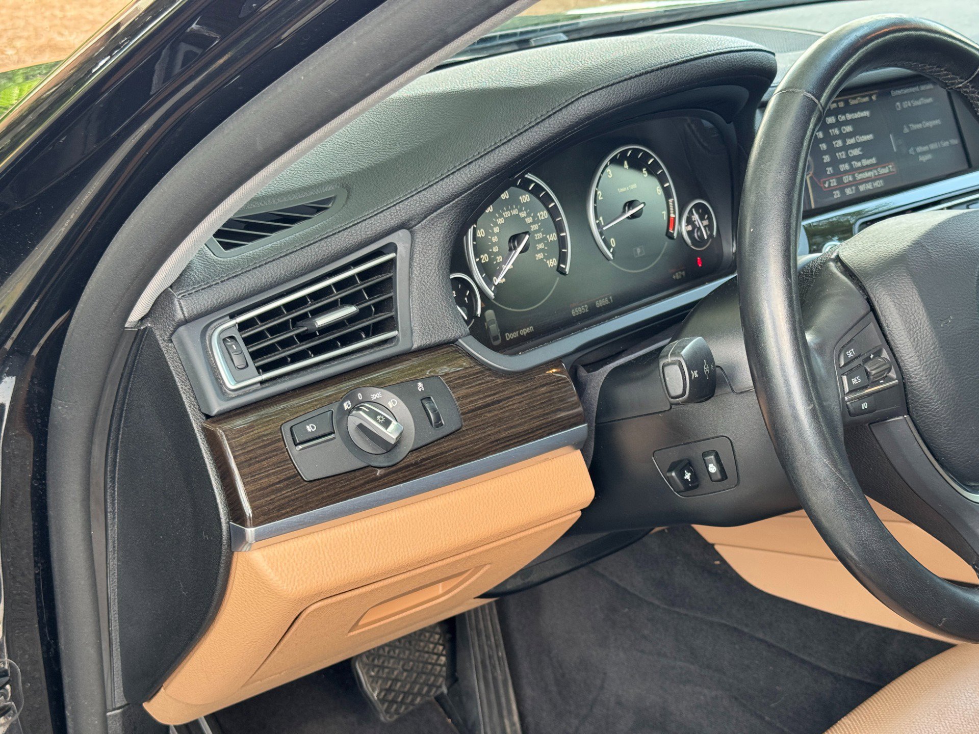Used 2012 BMW 750Li image 25