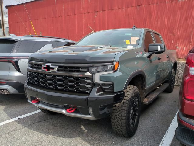 Used 2025 Chevrolet Silverado 1500 ZR2 w/ Technology Package image 2