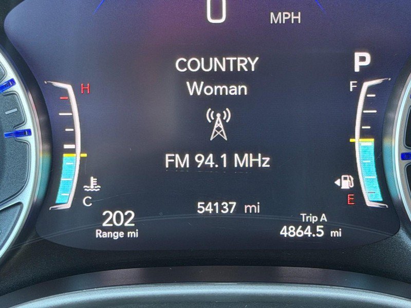 Used 2023 Chrysler Pacifica Touring-L FWD image 33