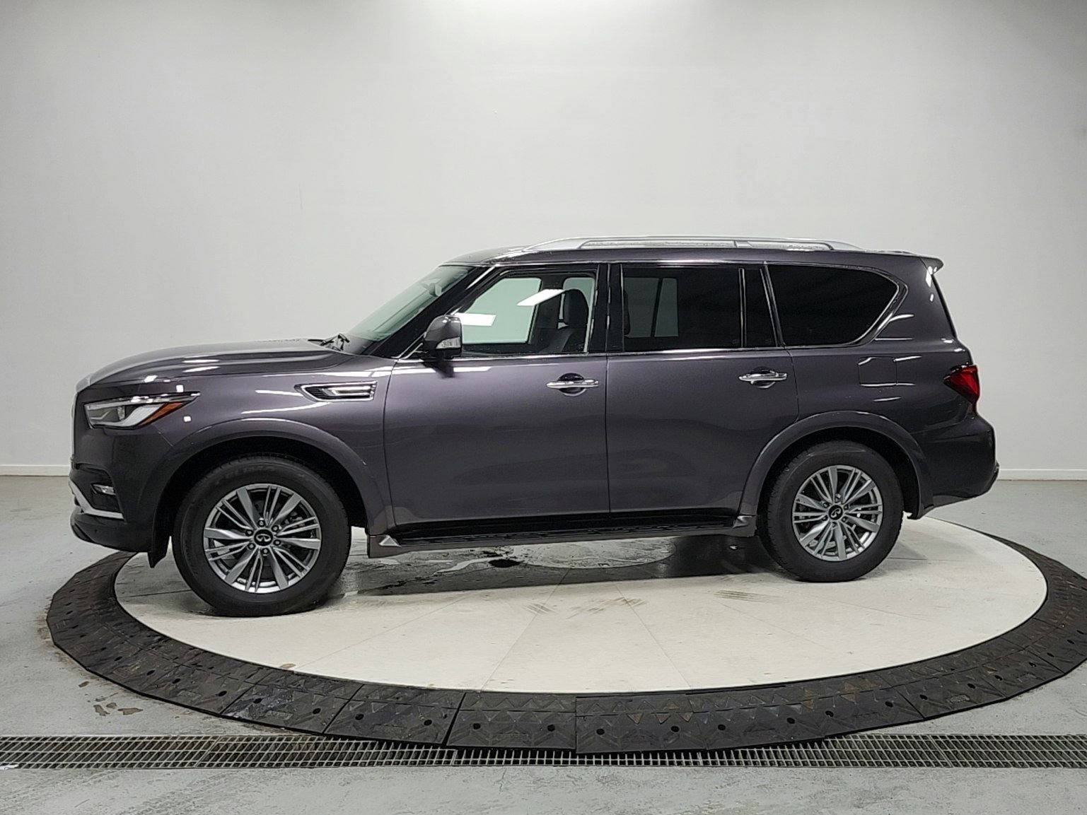 Used 2024 INFINITI QX80 Luxe AWD/4WD image 4