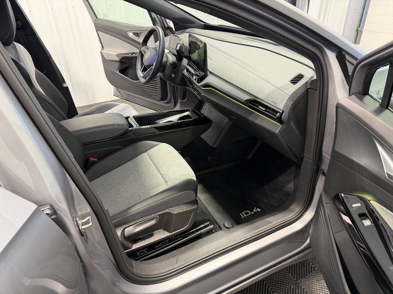 Used 2023 Volkswagen ID.4 Pro image 11