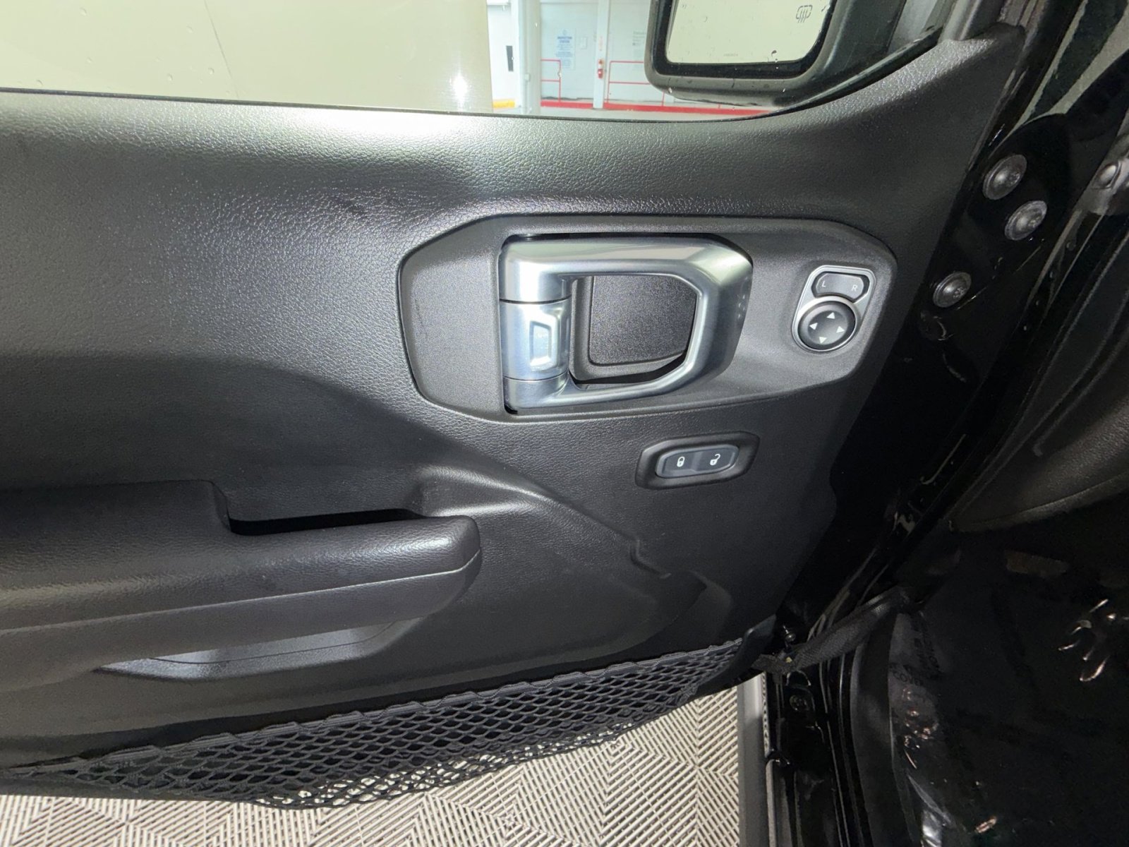 Used 2021 Jeep Gladiator Willys image 15