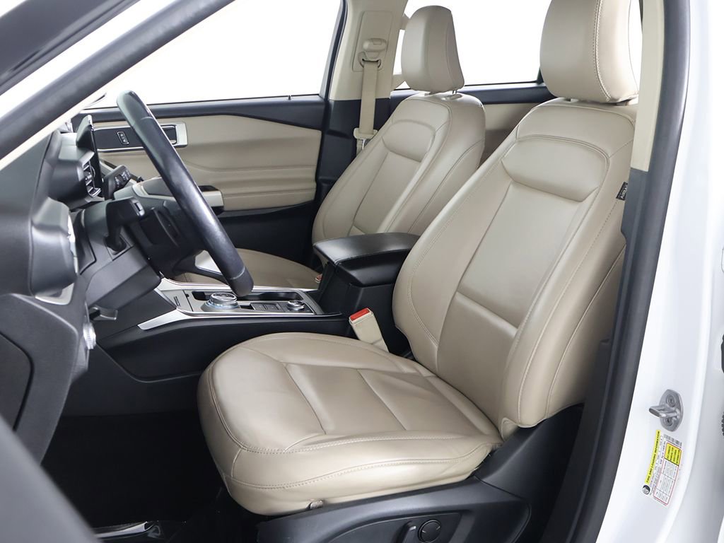 Used 2021 Ford Explorer XLT w/ Equipment Group 202A AWD/4WD image 30