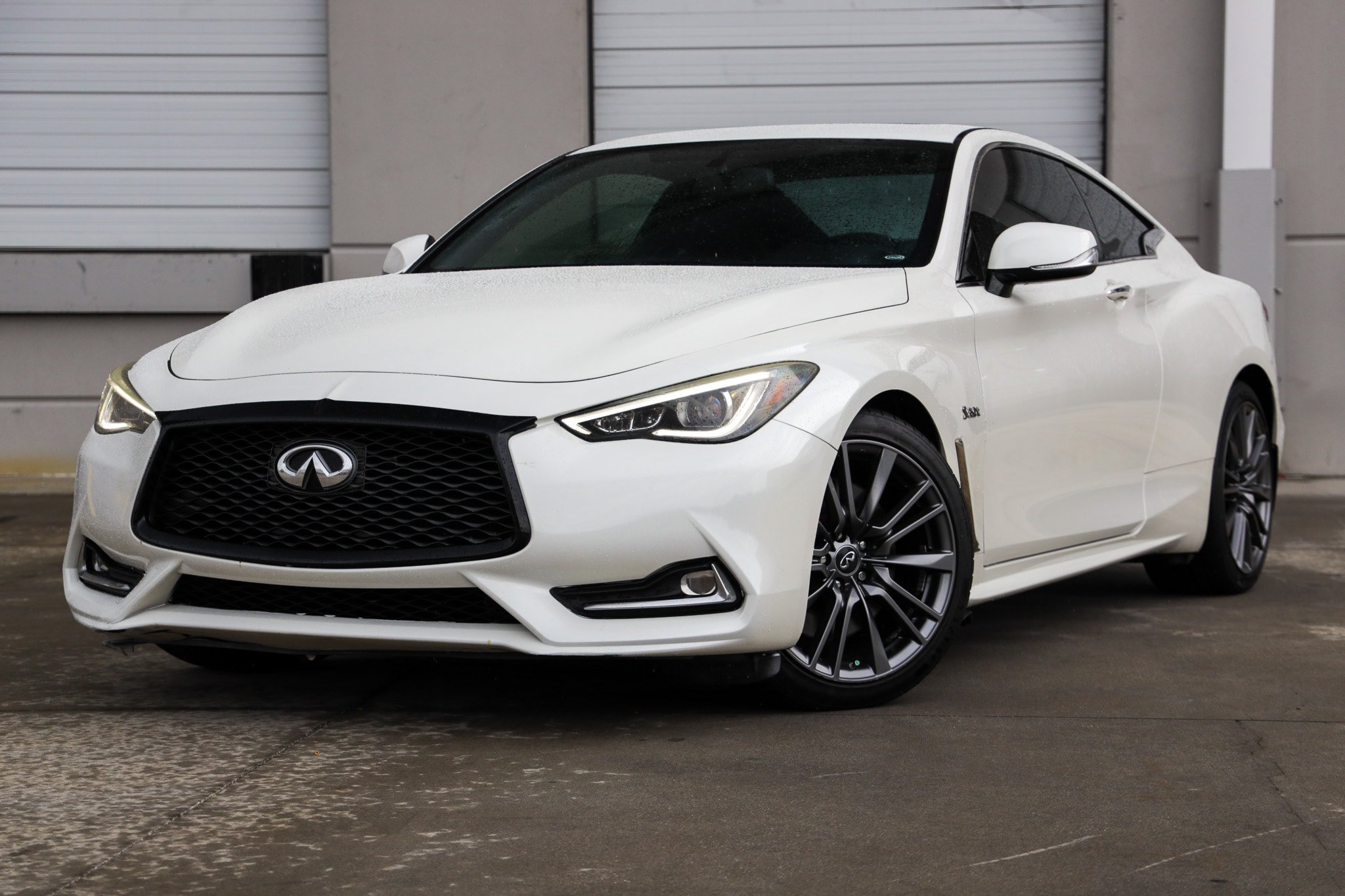 Used 2017 INFINITI Q60 Red Sport 400 RWD image 1