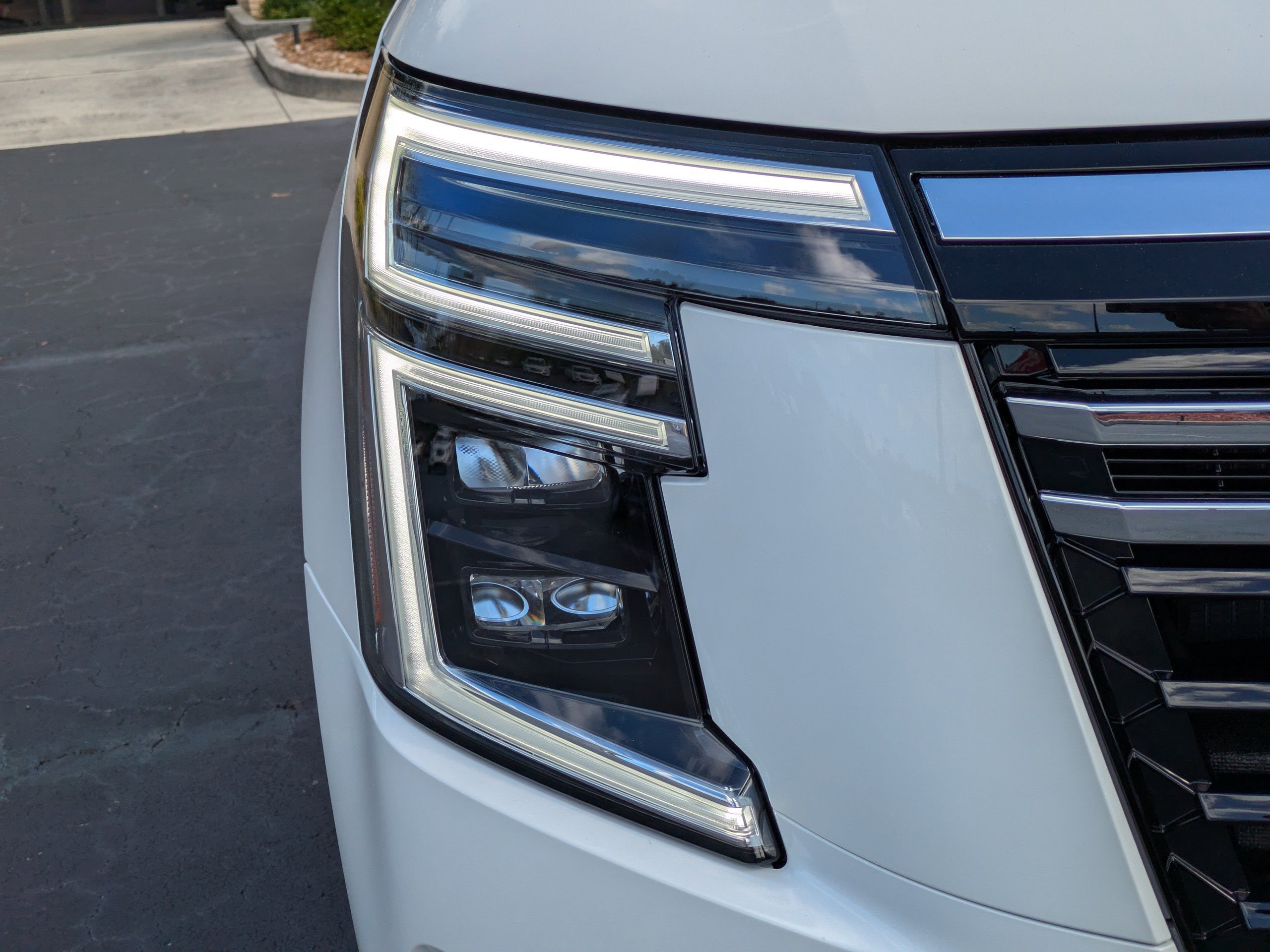 Used 2025 Nissan Armada SL w/ Captain's Chari Seat Package image 9