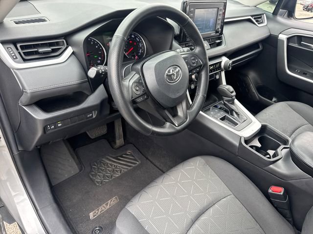 Used 2021 Toyota RAV4 XLE w/ Convenience Package FWD image 18