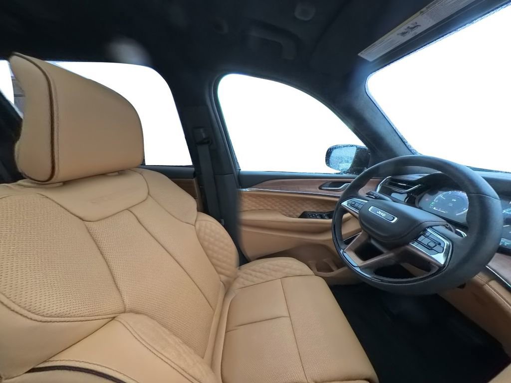 New 2025 Jeep Grand Cherokee Summit image 30