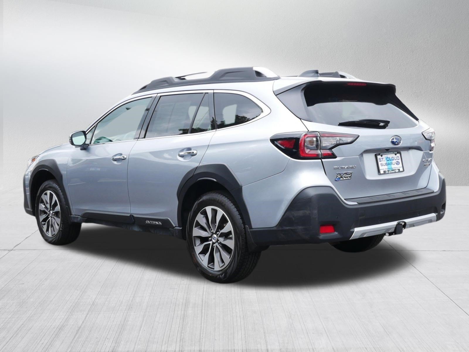Certified 2025 Subaru Outback Touring AWD/4WD image 5