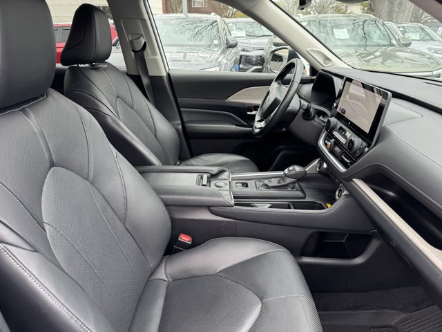 Used 2024 Toyota Grand Highlander AWD image 31
