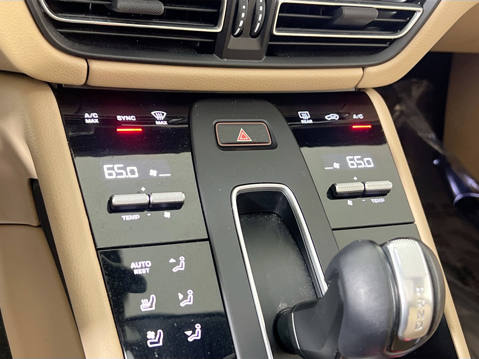 Used 2022 Porsche Macan image 16