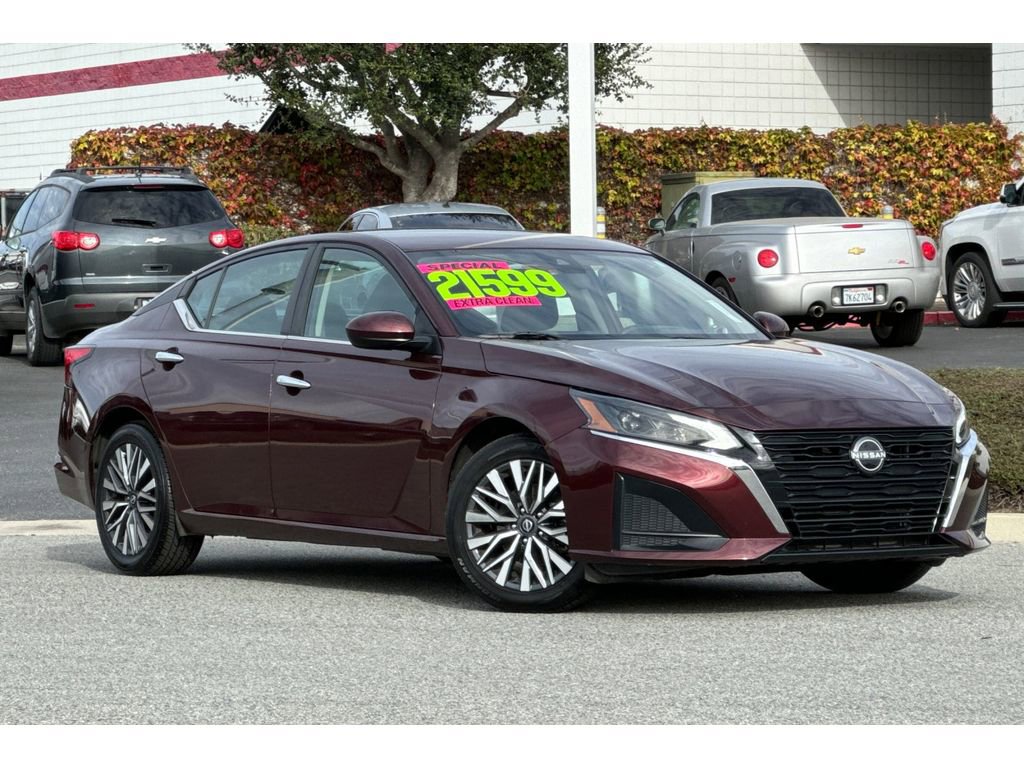 Used 2023 Nissan Altima 2.5 SV image 2