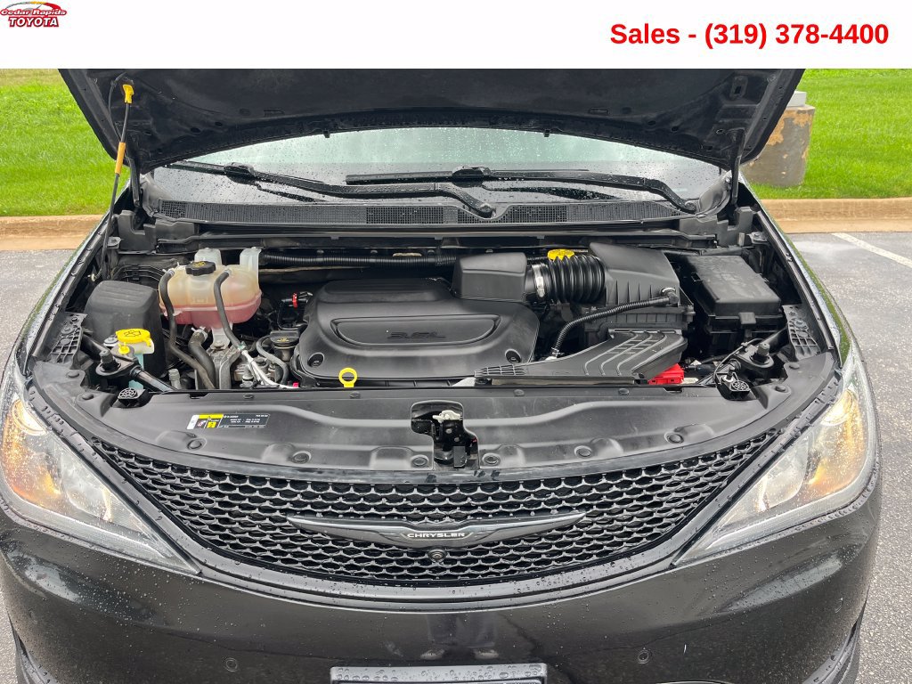 Used 2020 Chrysler Pacifica Touring-L w/ Advanced Safetytec Group FWD image 24
