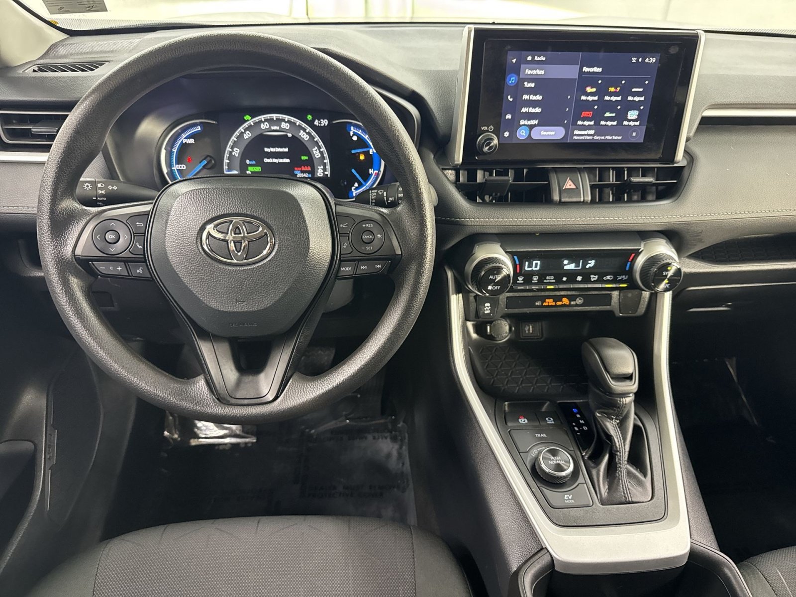Used 2024 Toyota RAV4 XLE AWD/4WD image 35