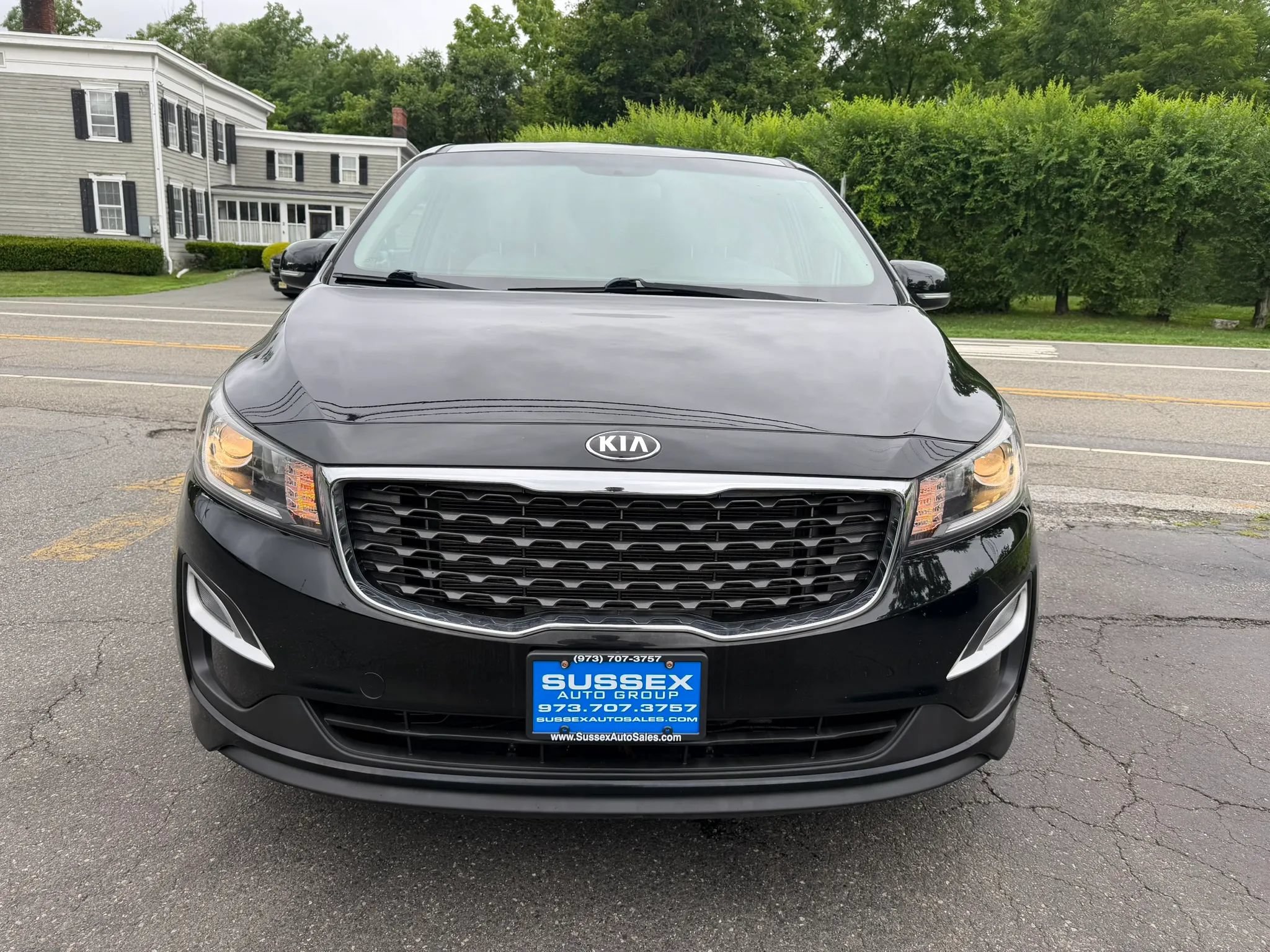 Used 2019 Kia Sedona LX FWD image 2