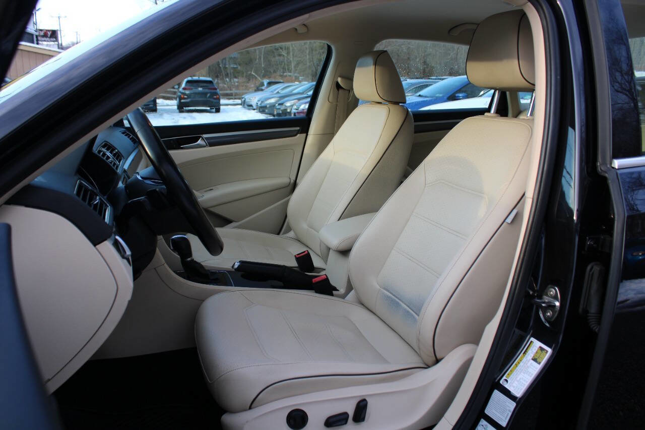 Used 2017 Volkswagen Passat 1.8T R-Line image 24