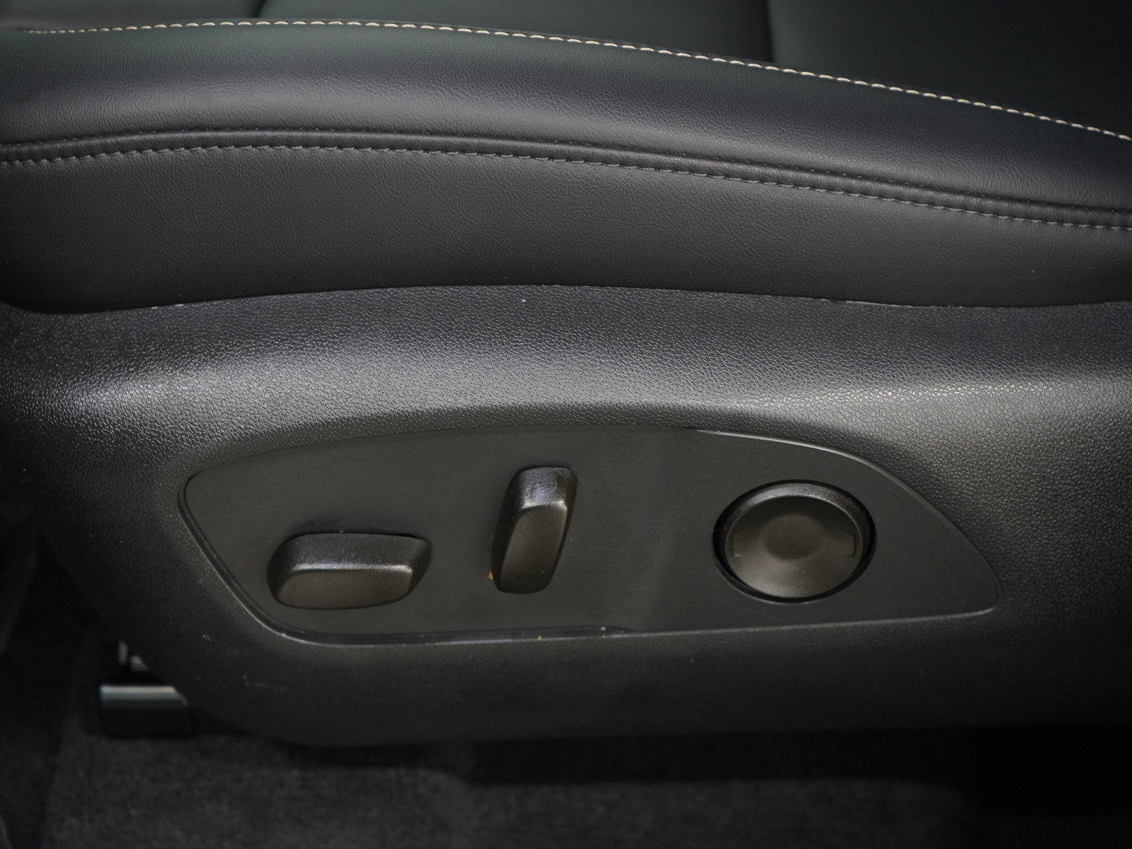 Used 2025 GMC Acadia Elevation w/ Elevation Premium Package AWD/4WD image 23