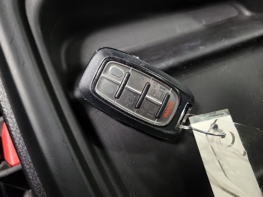 Used 2020 Chrysler Pacifica Touring-L w/ Advanced Safetytec Group image 16