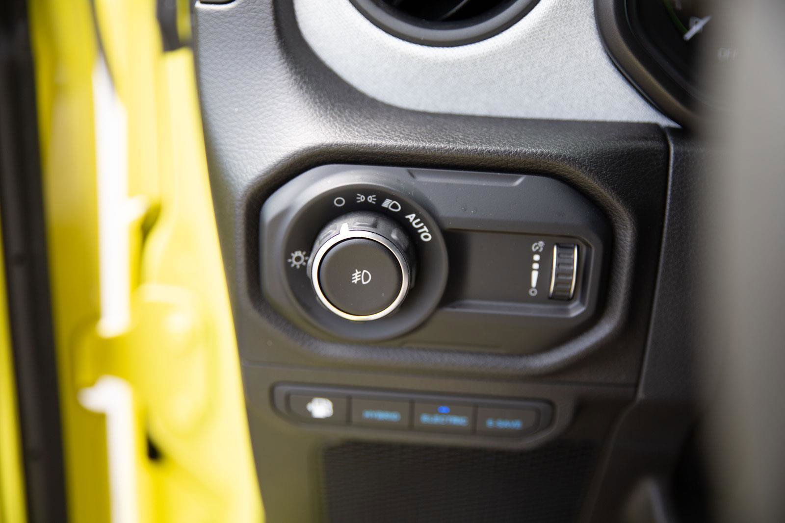 Used 2024 Jeep Wrangler Unlimited w/ Convenience Group AWD/4WD image 18