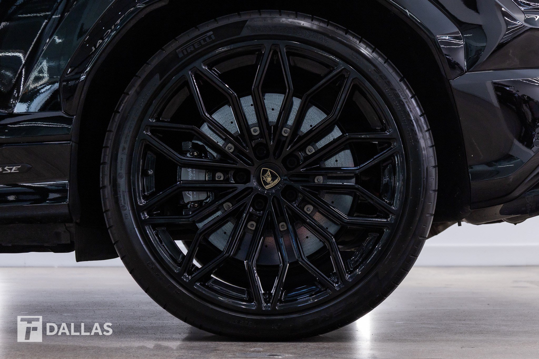 Used 2026 Lamborghini Urus SE AWD/4WD image 7