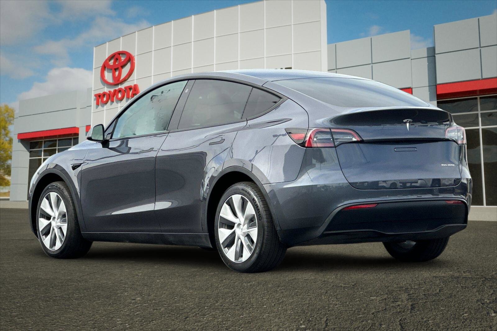 Used 2022 Tesla Model Y Long Range AWD/4WD image 5