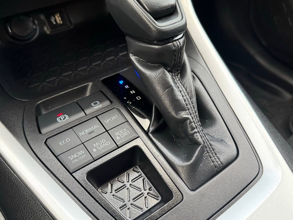 Used 2024 Toyota RAV4 LE image 4