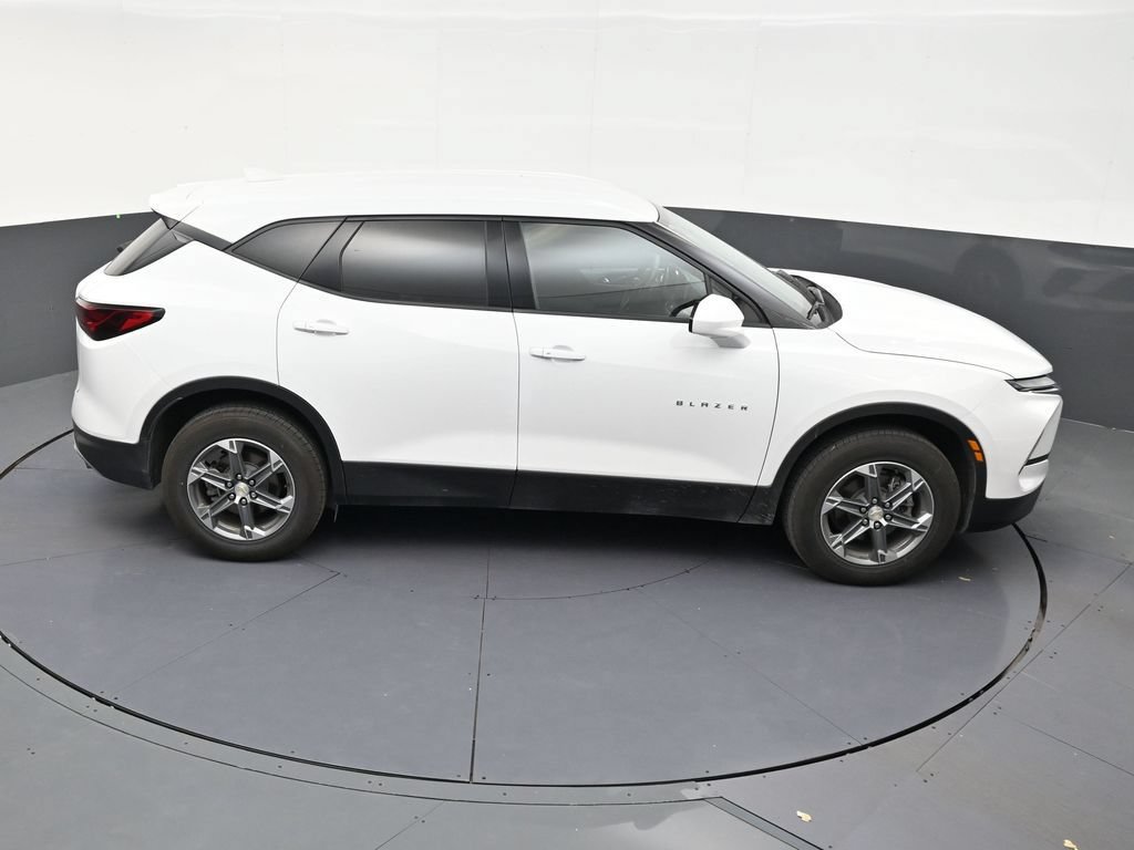 Used 2024 Chevrolet Blazer LT FWD image 17