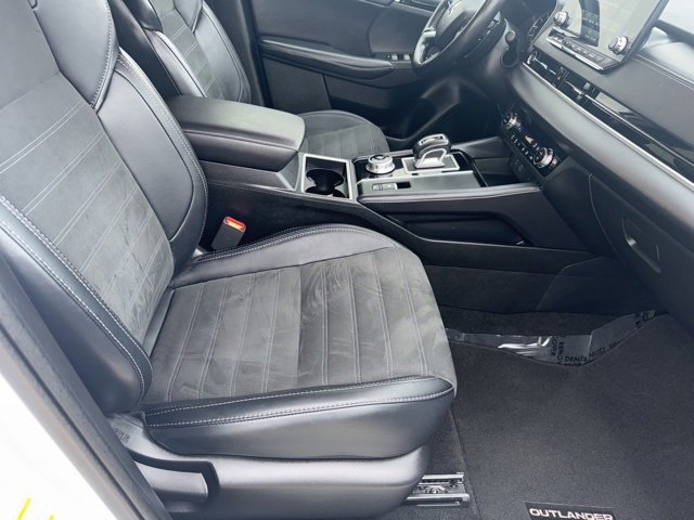 Used 2024 Mitsubishi Outlander SE image 19