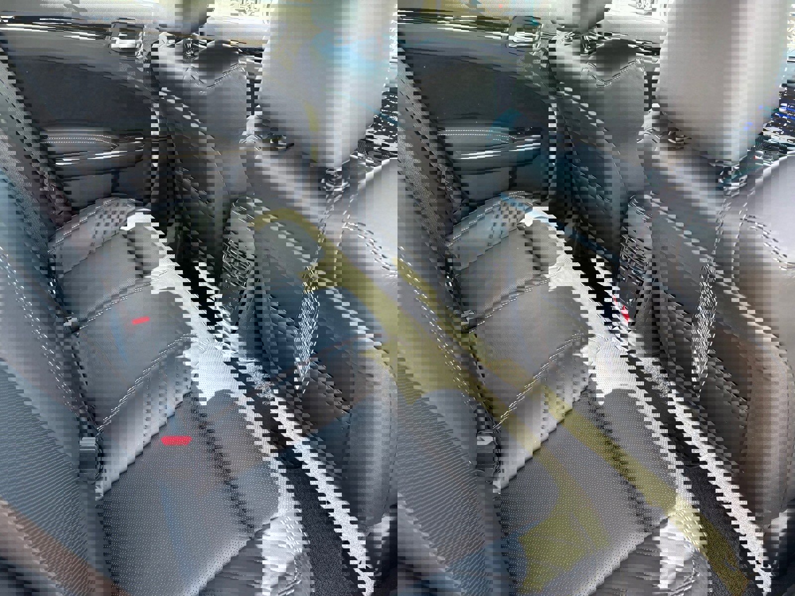 Used 2023 Chrysler 300 C image 16