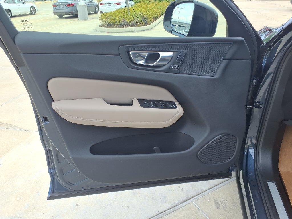 New 2026 Volvo XC60 B5 Plus w/ Protection Package Premier AWD/4WD image 12
