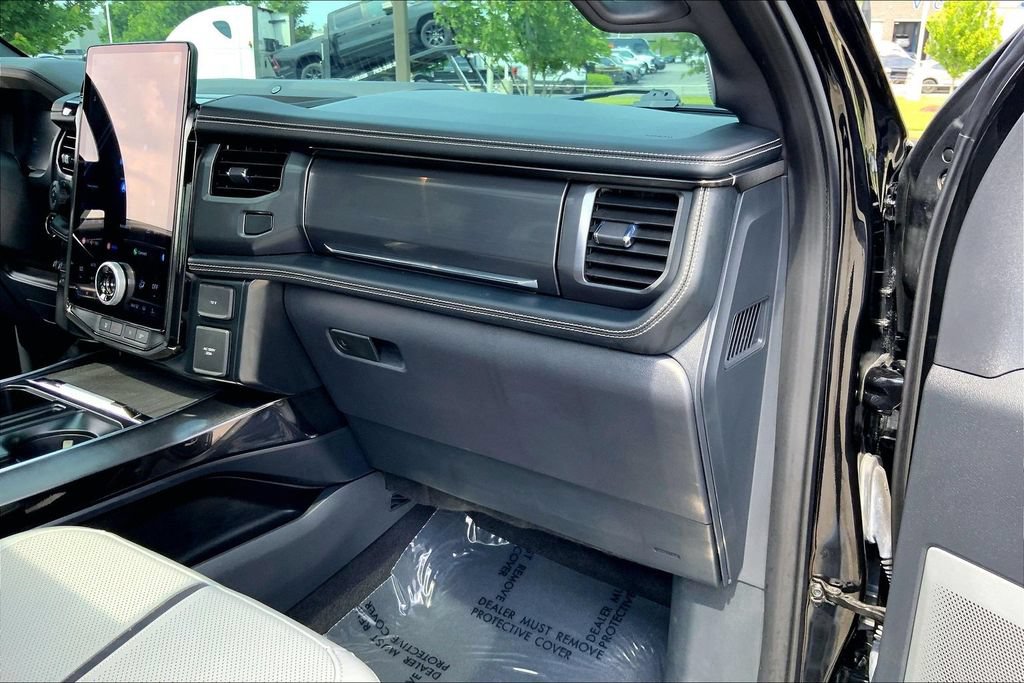 Used 2023 Ford F150 Lightning Platinum AWD/4WD image 16