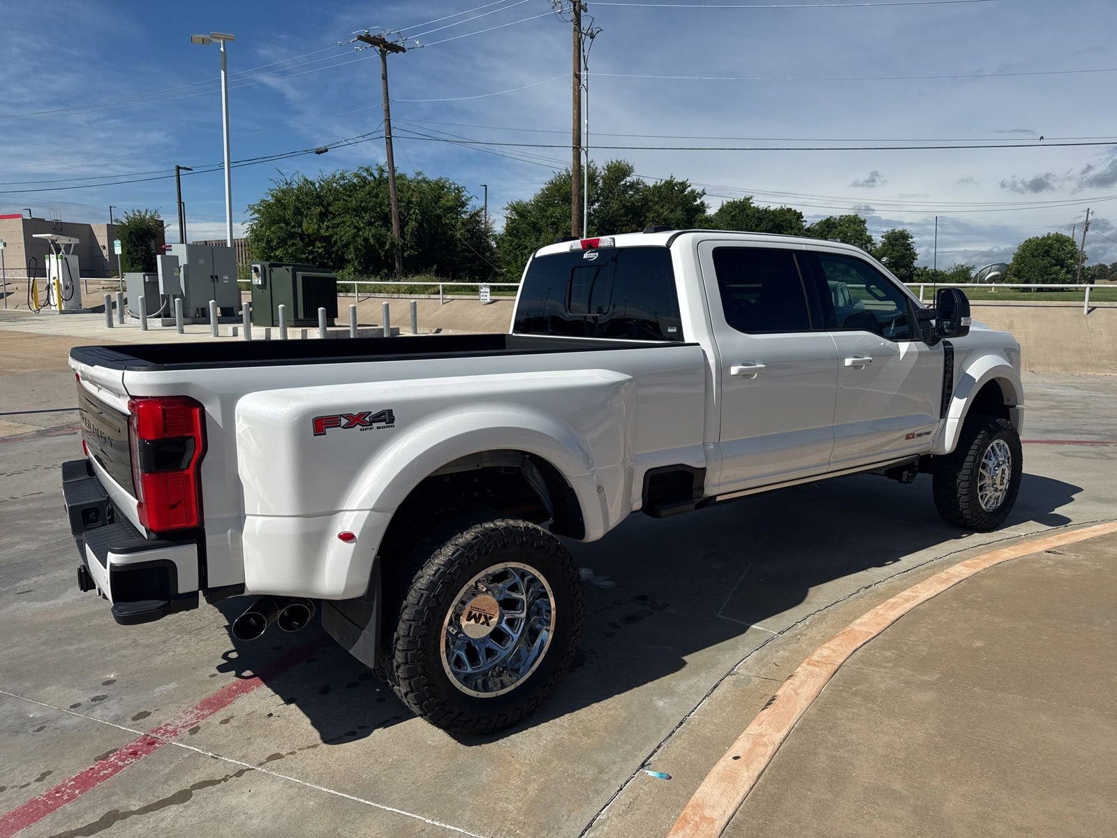 Used 2025 Ford F450 Platinum w/ FX4 Off-Road Package AWD/4WD image 5