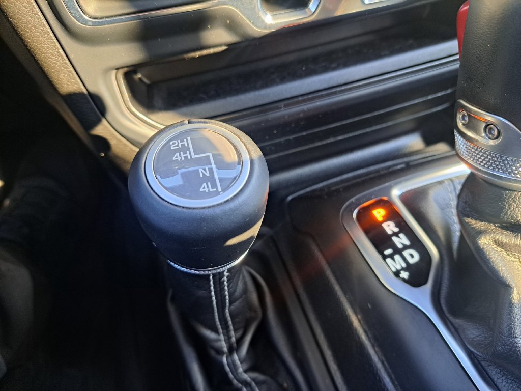 Used 2019 Jeep Wrangler Unlimited Sahara AWD/4WD image 17
