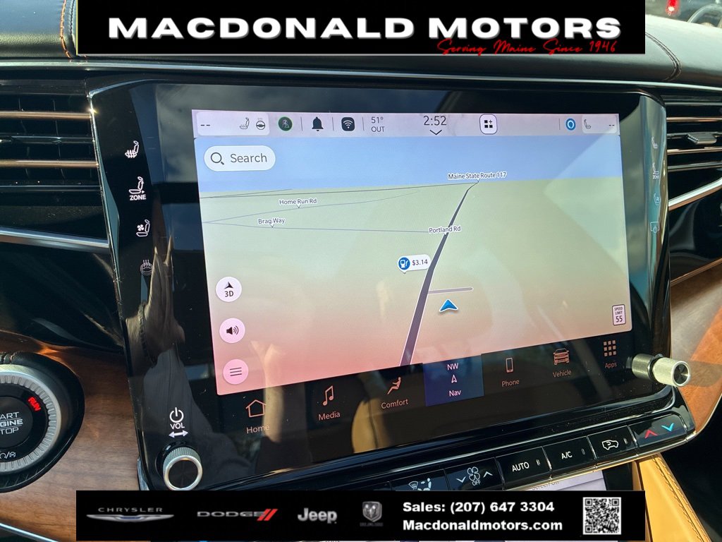 Used 2024 Jeep Grand Wagoneer Series III w/ HD Trailer Tow Package image 32