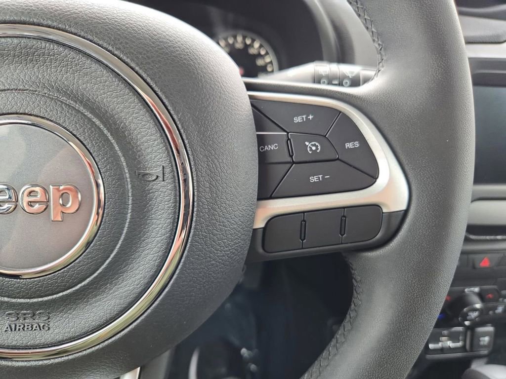 Used 2018 Jeep Renegade Latitude image 23