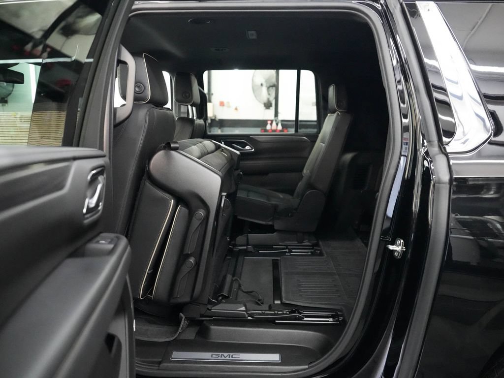 Used 2024 GMC Yukon XL SLT w/ SLT Luxury Package AWD/4WD image 31