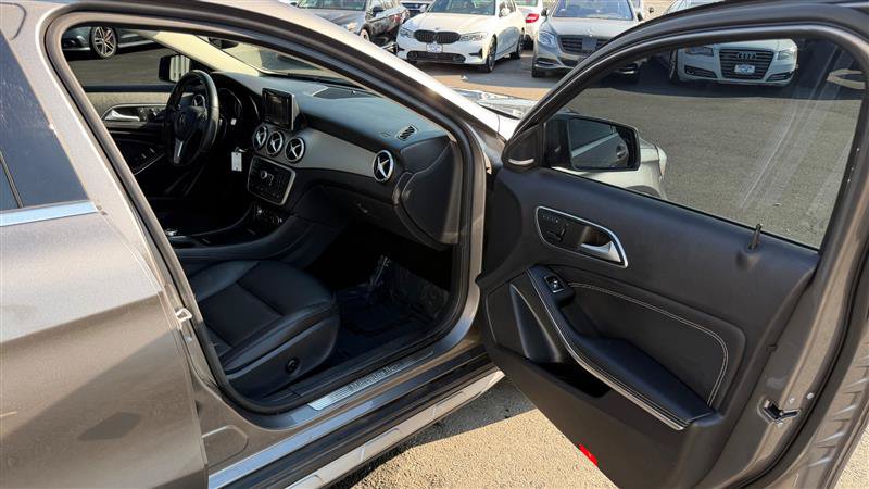Used 2015 Mercedes-Benz GLA 250 4MATIC image 32