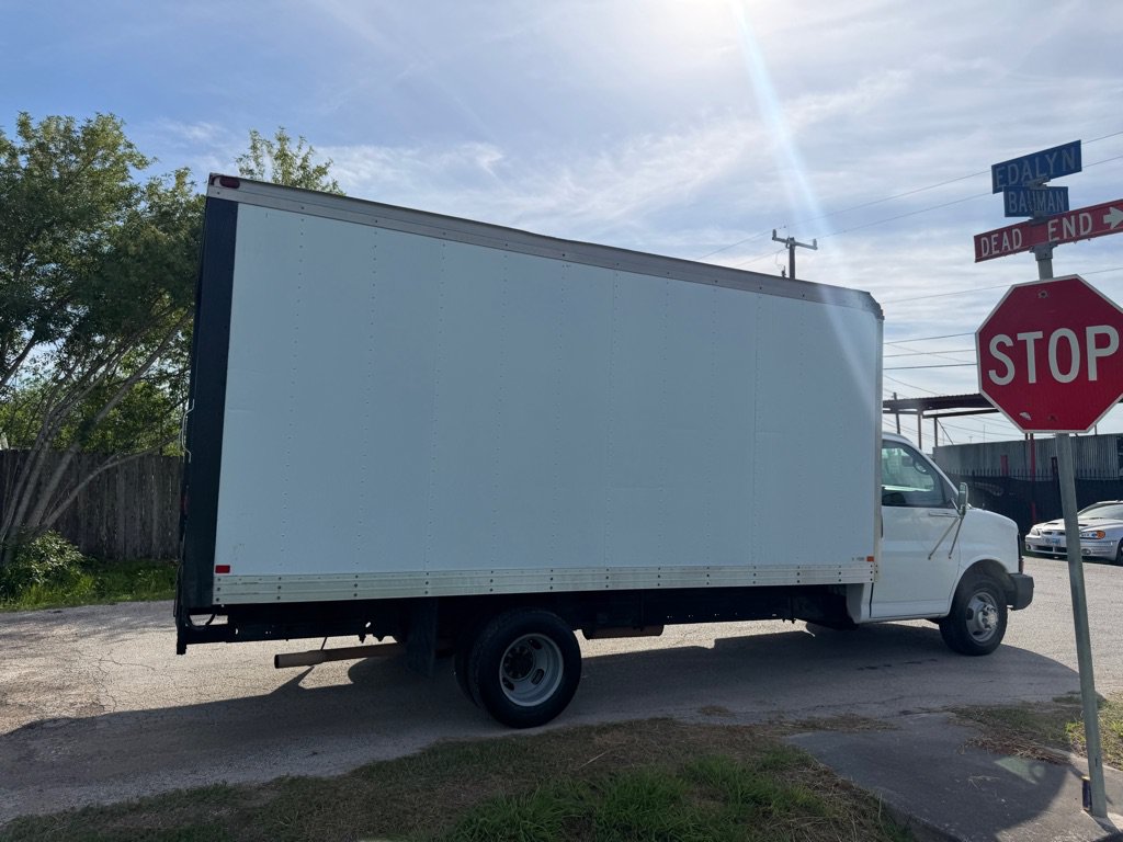 Used 2006 Chevrolet Express 3500 RWD image 18