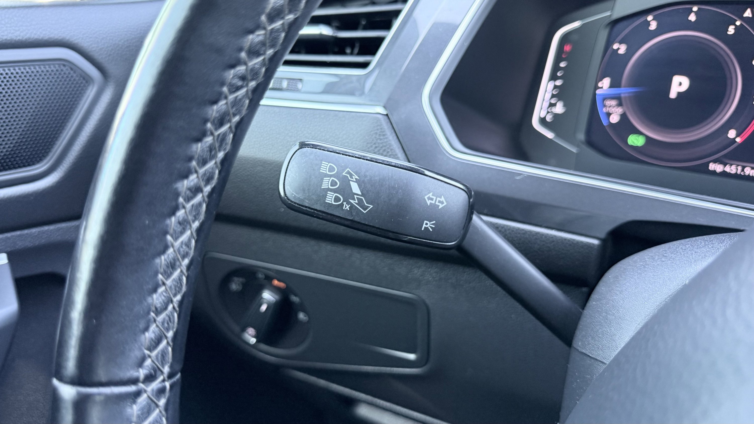 Used 2019 Volkswagen Tiguan SEL R-Line FWD image 66