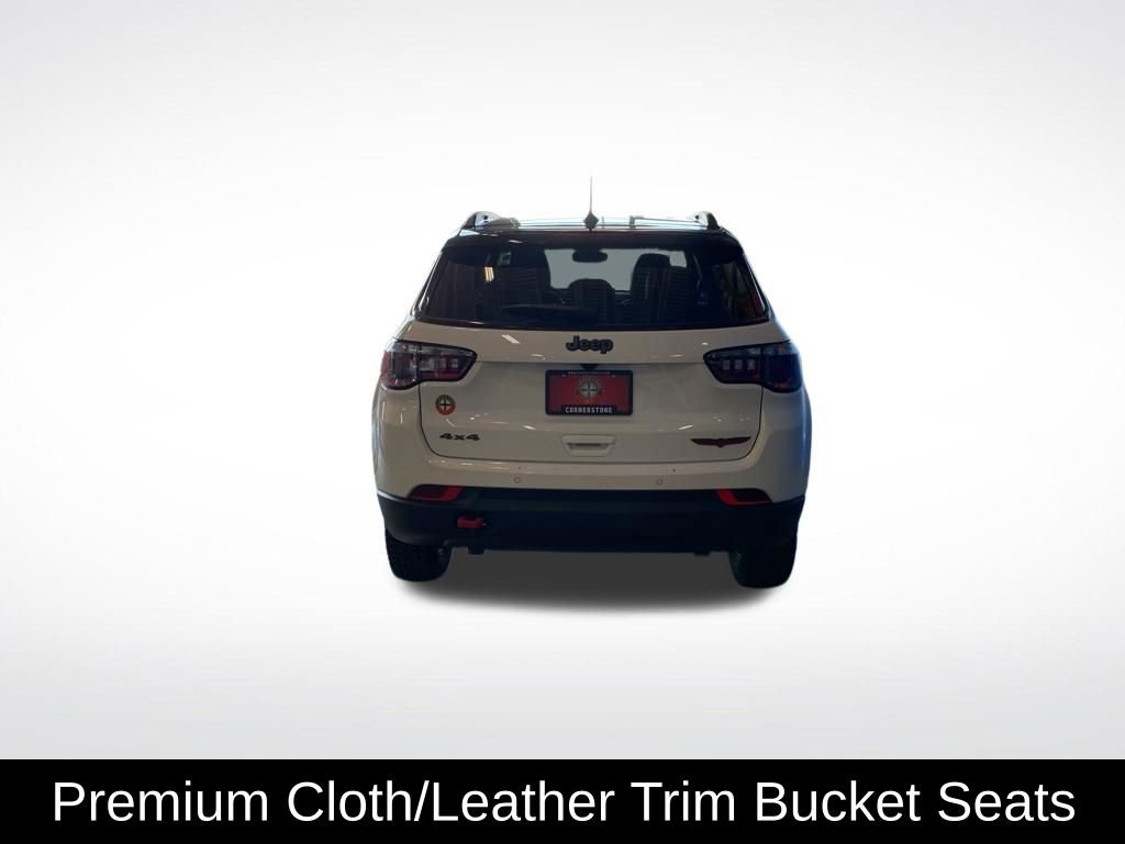 Used 2025 Jeep Compass Trailhawk AWD/4WD image 18