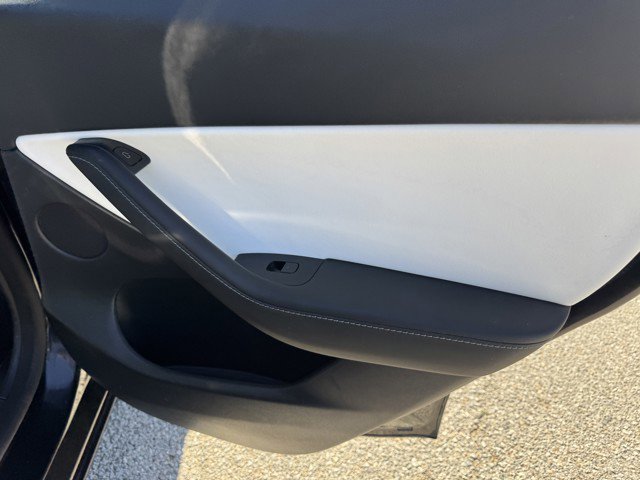 Used 2022 Tesla Model Y Performance image 11