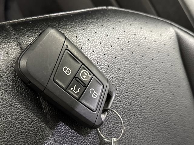 Used 2022 Volkswagen Tiguan SE image 25