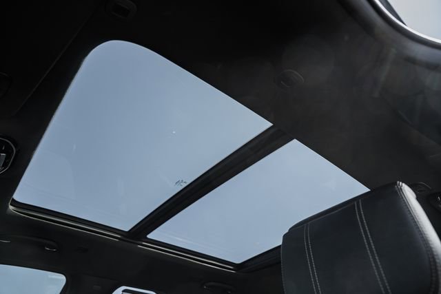 Used 2023 Jeep Grand Wagoneer 4WD w/ Flexible Seating Group image 39