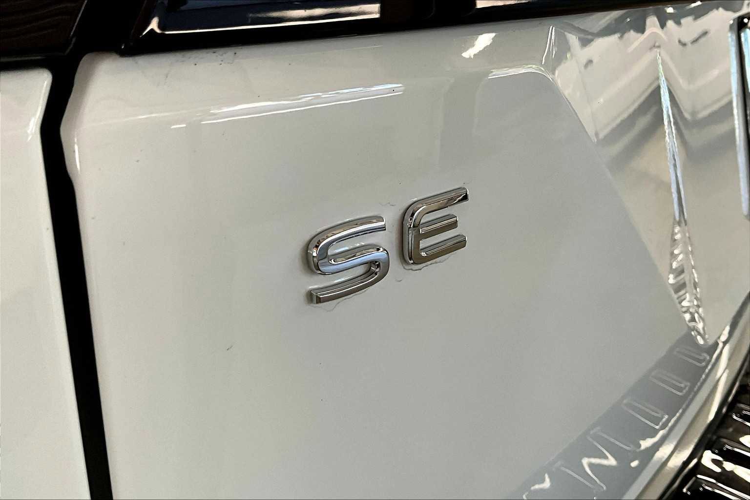 Used 2025 Volkswagen Atlas Peak Edition SE image 11