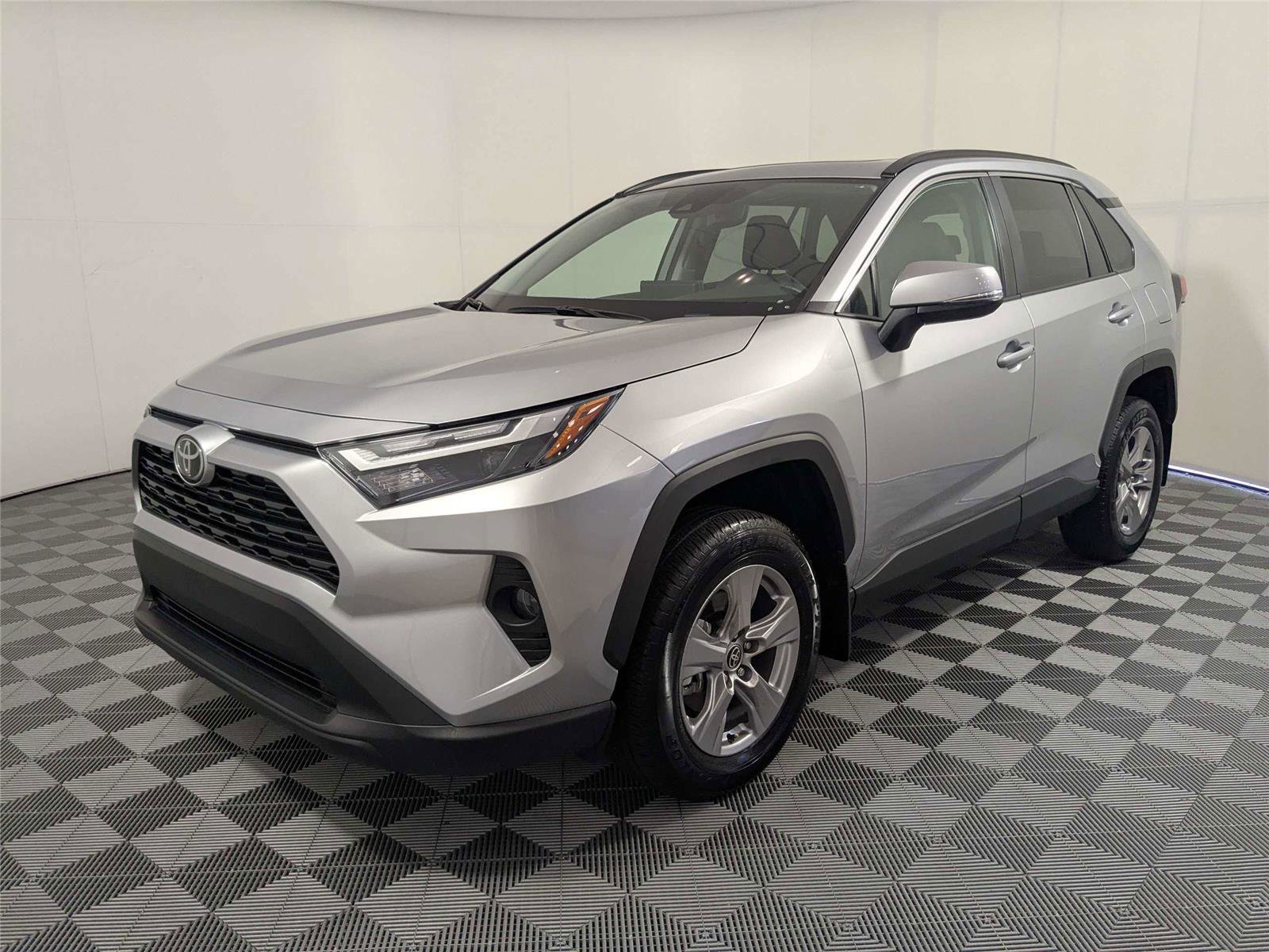 Used 2025 Toyota RAV4 XLE w/ Convenience Package FWD image 2